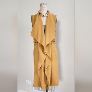 NWOT Elodie trench vest with drappy front.
